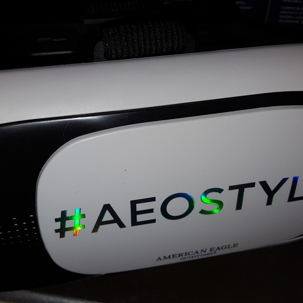 American Eagle Mobile phone virtual reality
